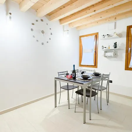 Apartment Romantic Flower By Ca-sa Check Chioggia